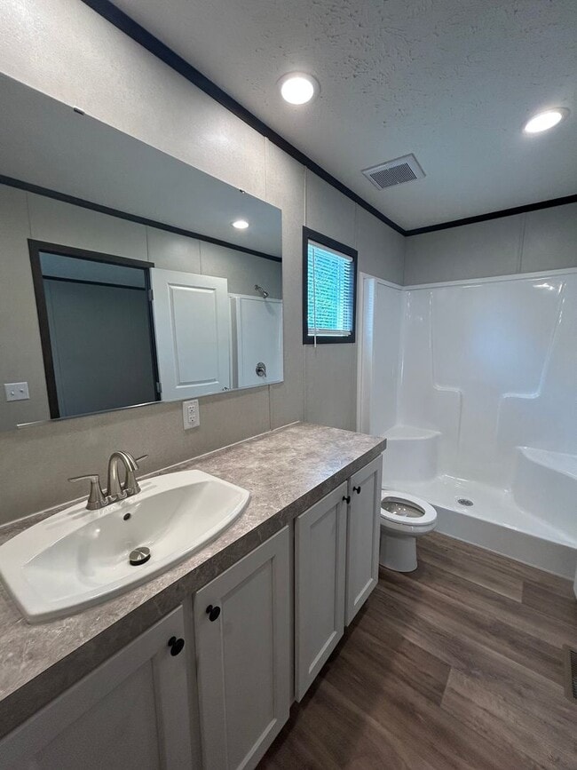 Building Photo - A charming 3 Bedroom/2 Bathroom home!