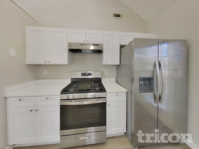 Building Photo - 1270 St Francis Ct