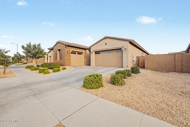 Building Photo - 3825 W Buist Ave