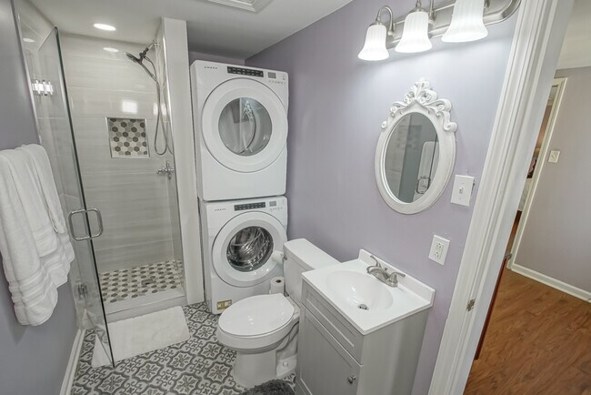 Full sized washer&dryer - 819 Saint Peter St