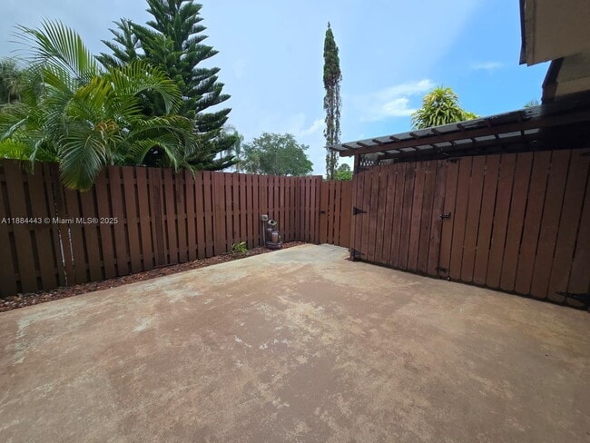 Building Photo - 1150 SW 118th Terrace