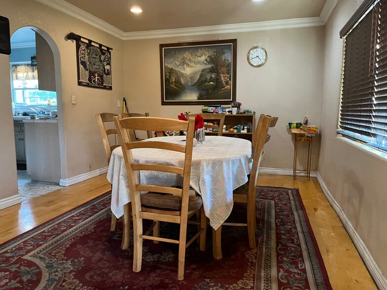 Building Photo - 452 N Alexander St