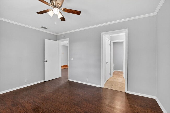 Building Photo - 539 NW 8th Ave