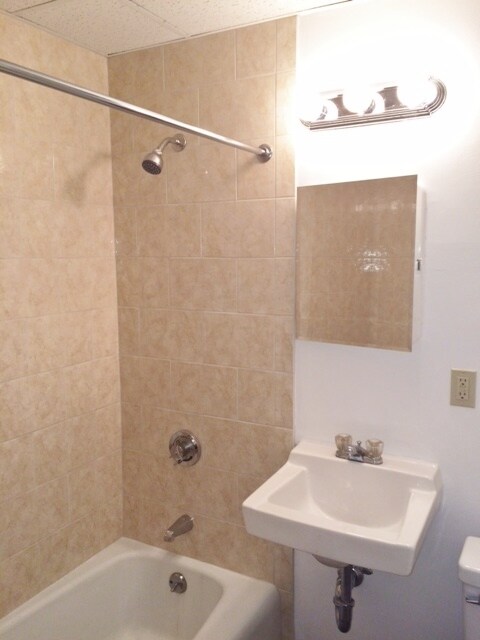 Building Photo - 1077 Beacon St