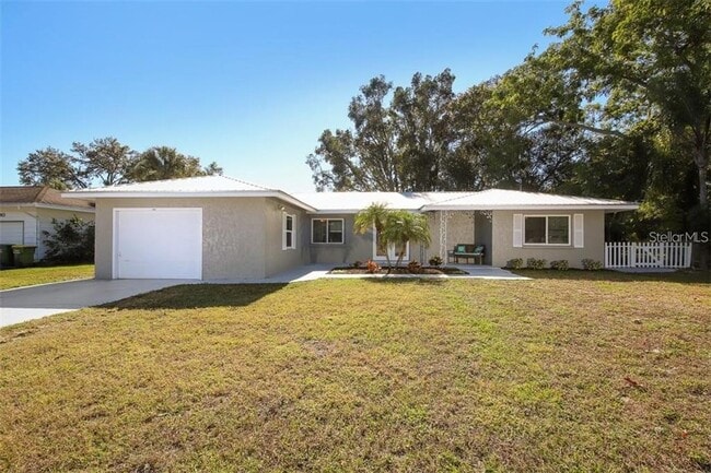 Building Photo - 2060 Sunnyside Pl