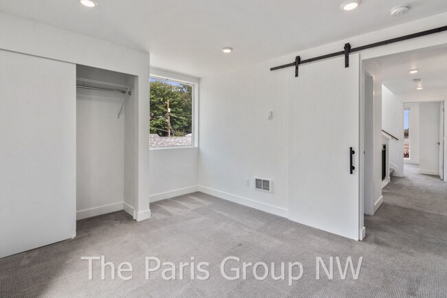 Building Photo - Modern 2BR Columbia City/Hillman City Town...