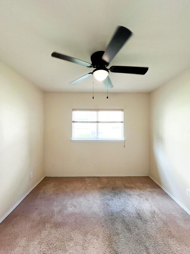 Building Photo - Available Now Beautiful 1 story, 4 bedroom, 2 bath, 2 car garage home with fire place, garage doo...