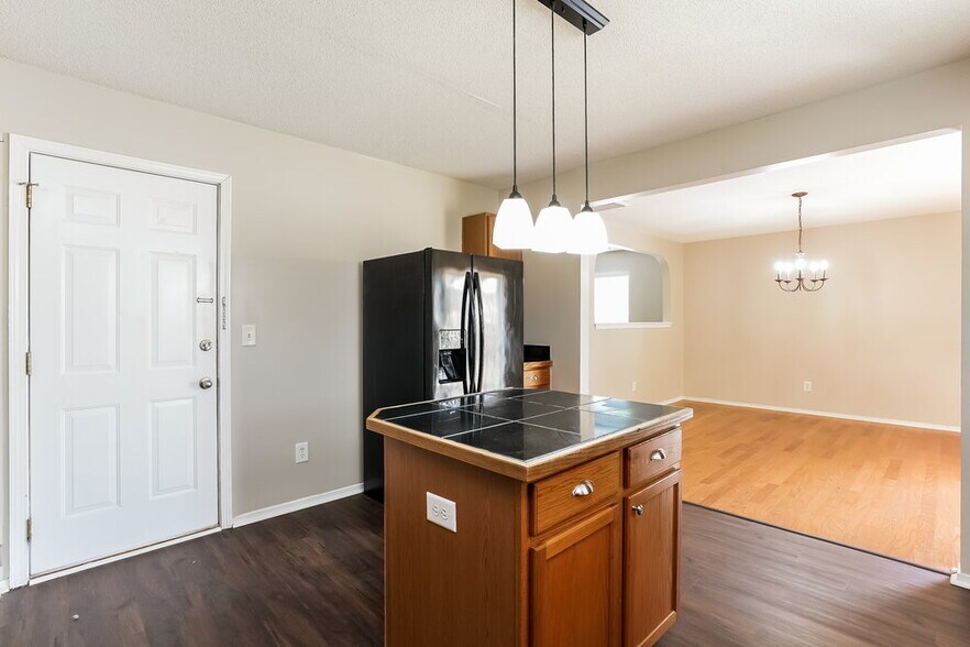 Building Photo - 925 Mailwood Dr