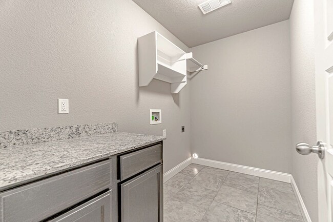 Building Photo - Perfect Bentonville Home!