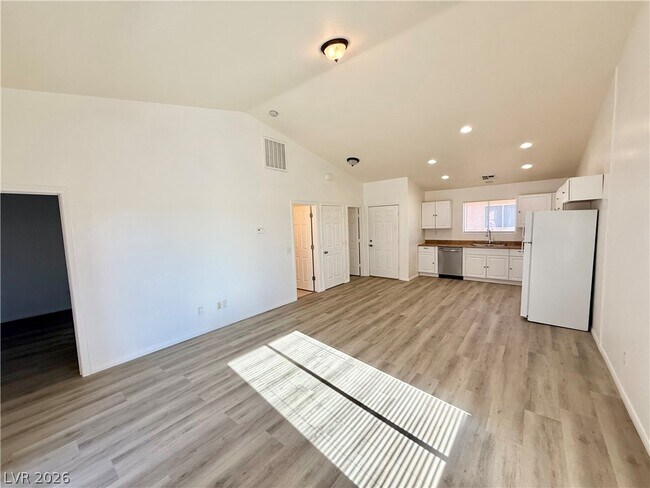 Building Photo - 1070 S Potro Ave