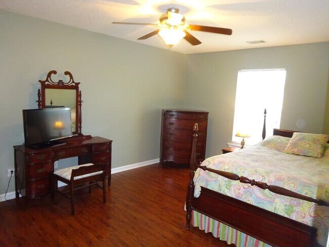 Building Photo - 125 St Kitts Ct