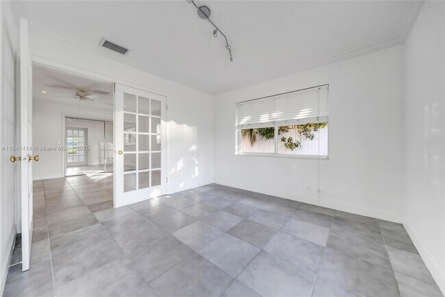 Building Photo - 2632 SE 10th Ct