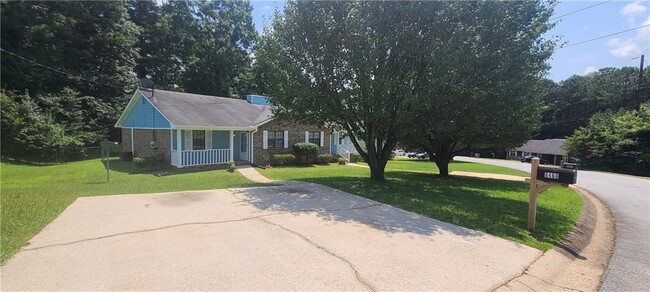 Building Photo - 8460 Pineland Dr