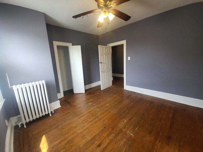 Building Photo - 5044 N Sydenham St