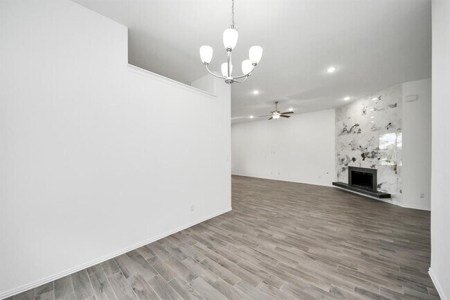 Building Photo - 10910 Wardrop Pl
