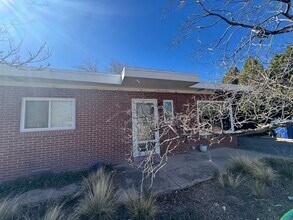 Building Photo - Move-in Incentive! Great Location!