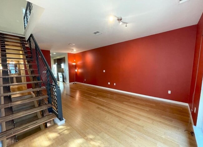 Building Photo - 32 Glashaus Loop