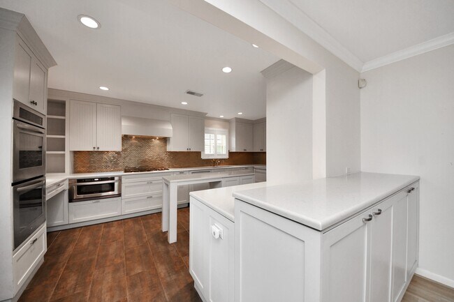 Building Photo - 6403 Waltway Dr
