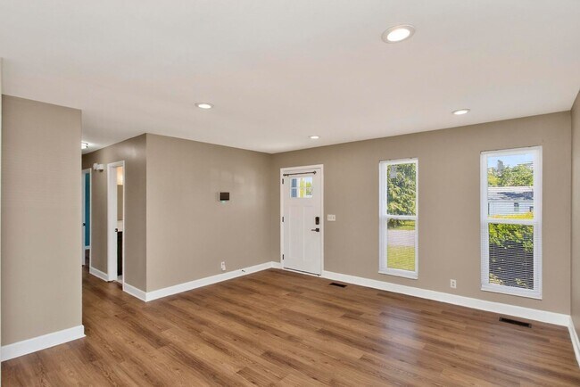 Building Photo - 3153 Towne Village Rd