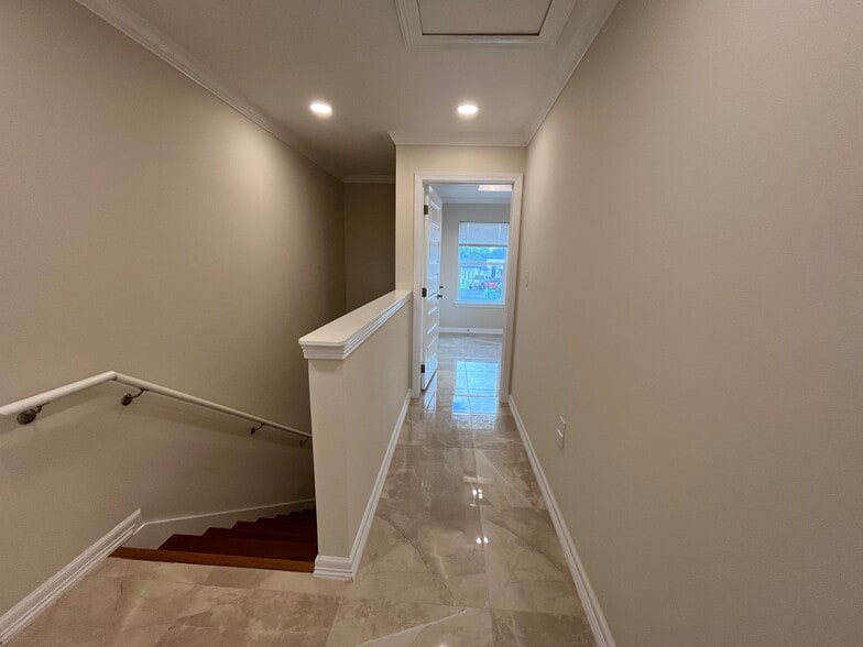 Building Photo - 2160 Alexandra Ct