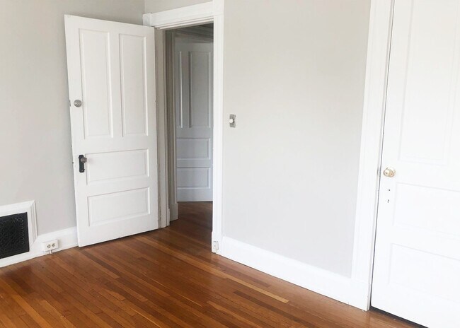 Building Photo - 344-348 Howell Avenue