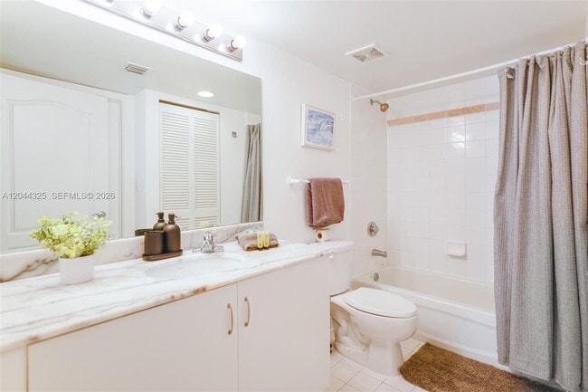 Building Photo - 1200 Brickell Bay Dr