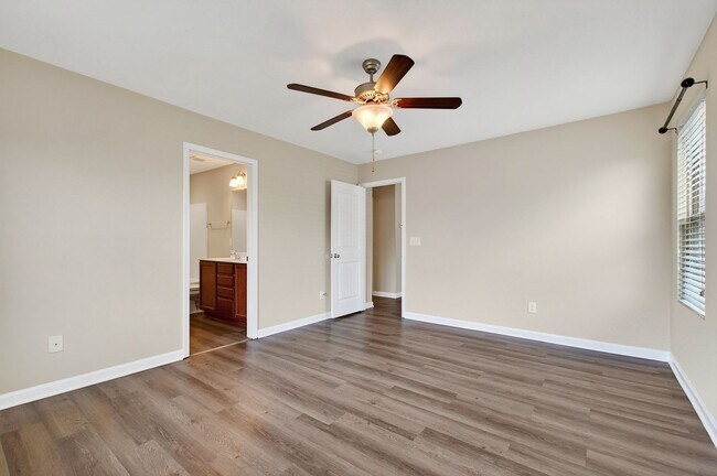 Building Photo - 4490 Middletown Dr