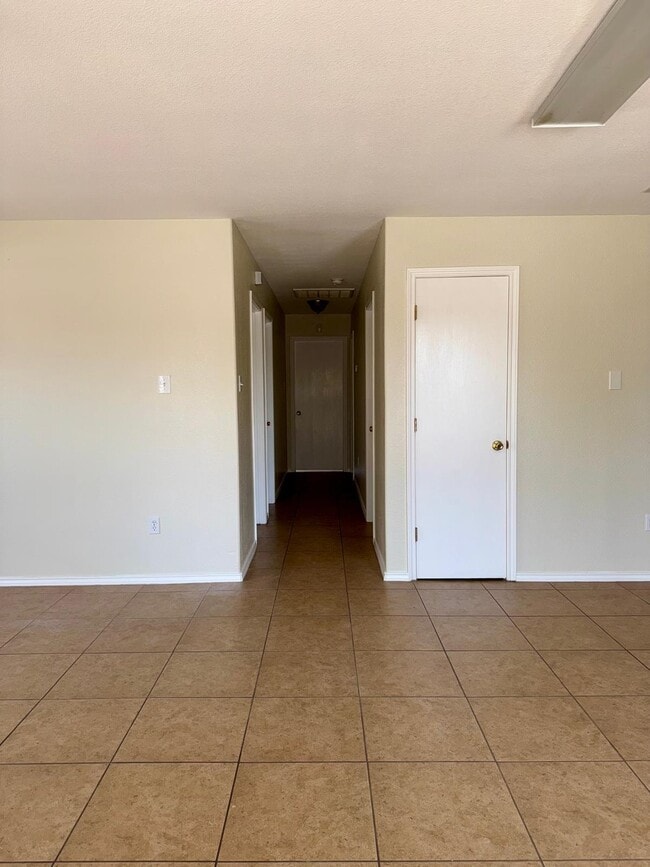 Building Photo - 3807 Katiana Dr