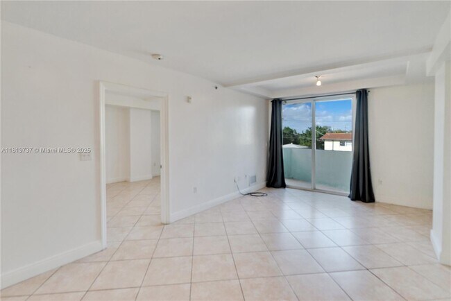 Building Photo - 2550 SW 27th Ave