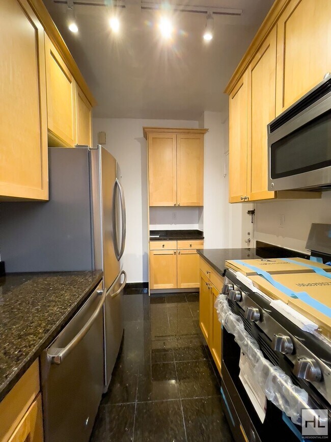 Building Photo - EAST 80TH STREET