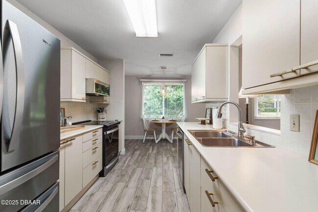 Building Photo - 4 Jasmine Run