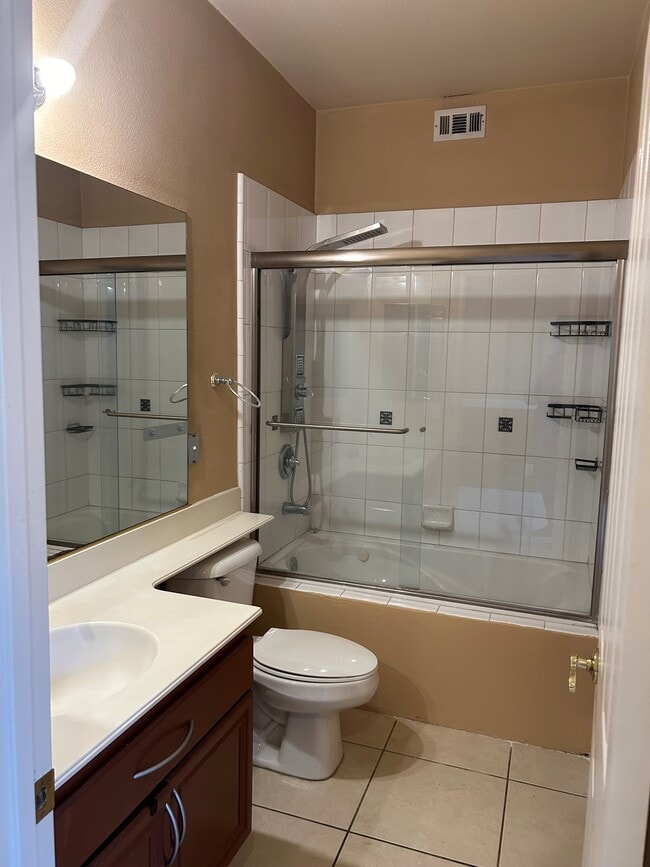 Building Photo - 8940 Deira Ln