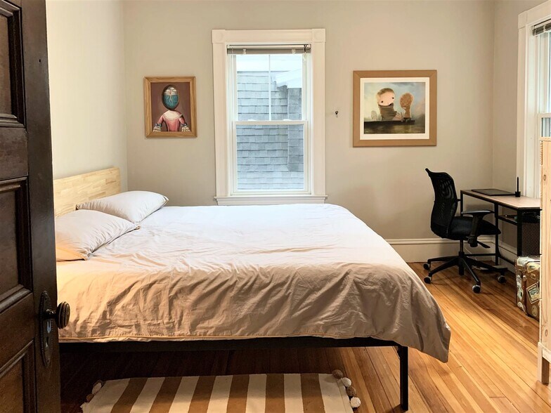 Building Photo - 107 Oxford St