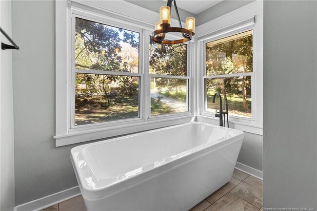 Building Photo - 505 Cross St