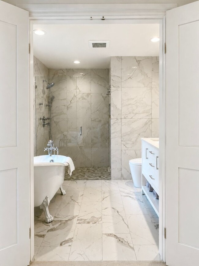 Building Photo - Luxury Wilburton Retreat | Updated 4BR Home with MIL Suite & Japanese Garden Near Downtown Bellevue