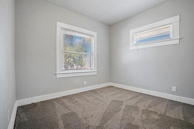 Building Photo - Charming 3 Bedroom Home Near Broadway | Spacious Layout | Prime Sacramento Location