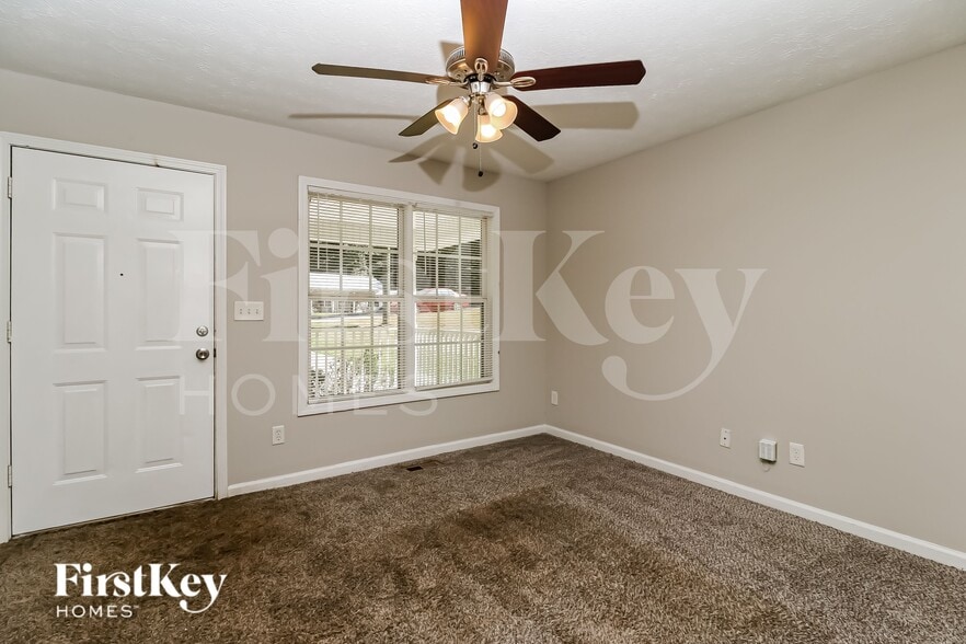 Building Photo - 8215 Collier St SW