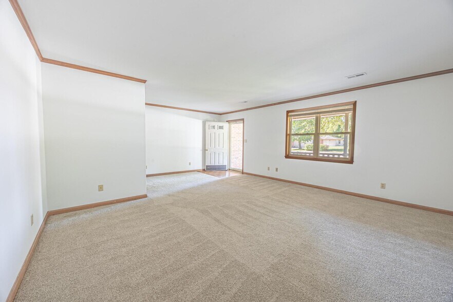 Building Photo - 44 Arlington Ct