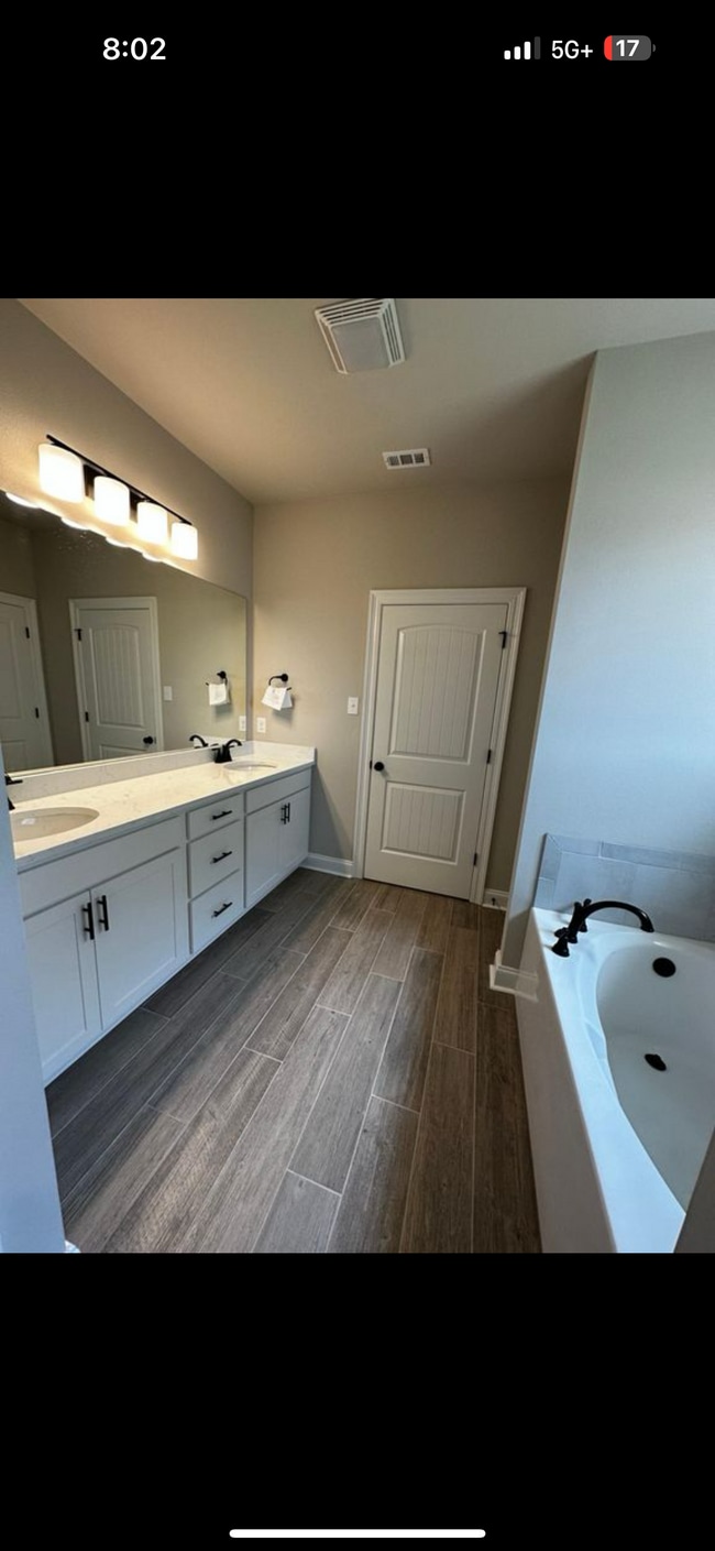 Building Photo - 6866 Summerset Dr