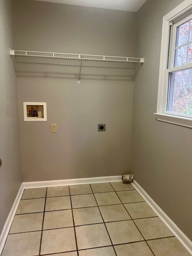 Building Photo - Swannanoa Rental! 6 or 12 month lease options!