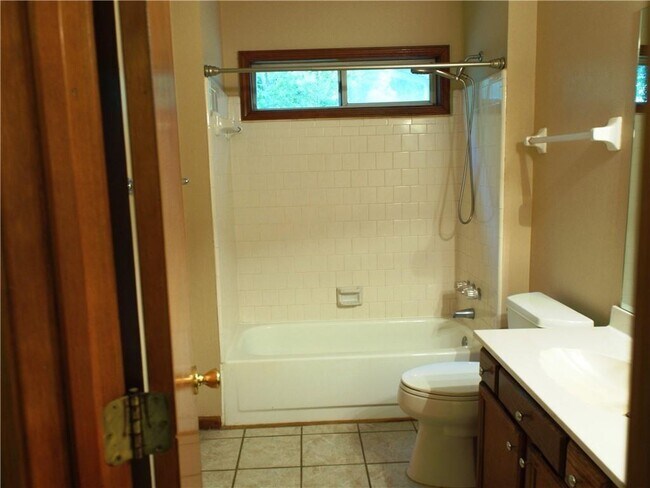 Building Photo - 4865 Camberbridge Dr