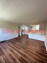 Building Photo - 302 E Clinton St