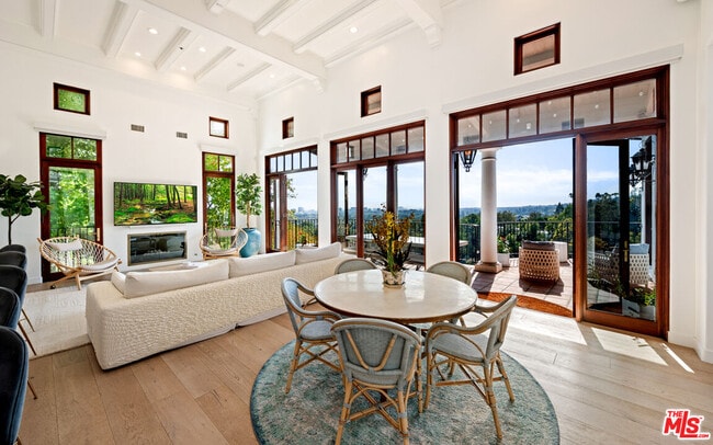 Building Photo - 1381 Summitridge Dr