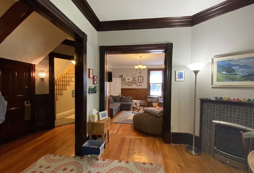 Building Photo - 21 Longwood Ave
