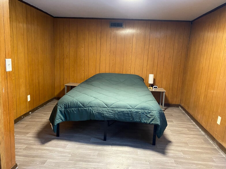 Building Photo - 224 Garfield St