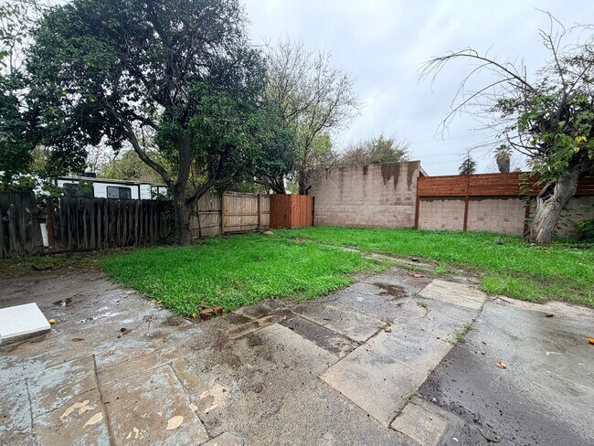 Building Photo - Charming 3-bedroom, 2-bathroom home located in the city of San Bernardino, CA.