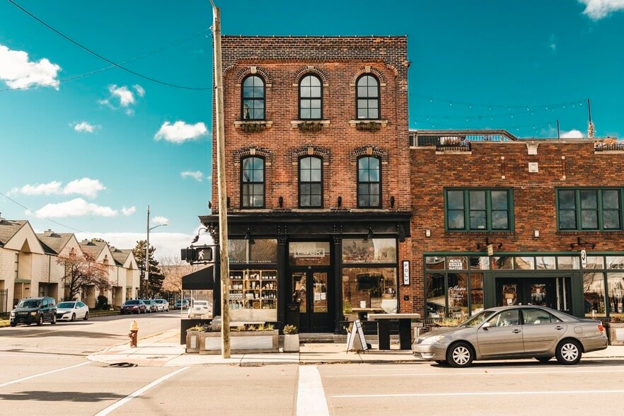 Building Photo - 2003 Brooklyn St