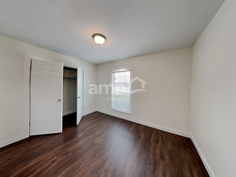 Building Photo - 120 Jennings Dr