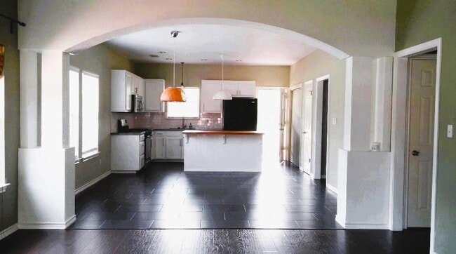 Building Photo - 1704 S College St