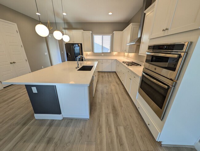 Building Photo - 4535 Herbert River Ave